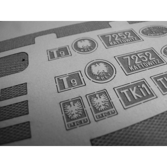 T9.1 (TKi1): Wręgi, koła, detale, grawerowane tabliczki i pomosty